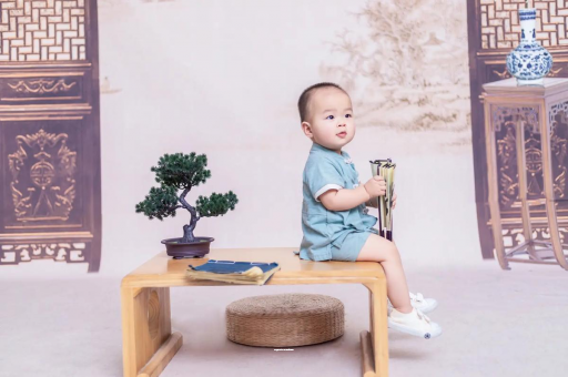 常宁宝宝眼睛肿是什么原因